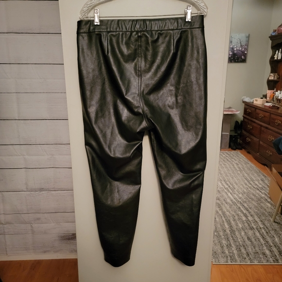 Vince Camuto Faux Leather Skinny Pull on Pants - Size Large Petite - Picture 4 of 7